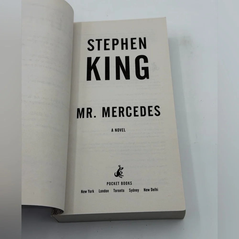 Mr. Mercedes A Novel by Stephen King (Paperback Book, 2014)
